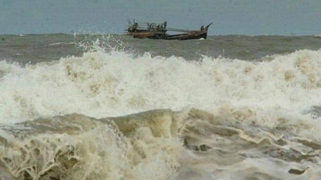 খুলে দেওয়া হয়েছে বাঁশখালীর ১০২ আশ্রয় কেন্দ্র, বিপদসীমা এড়াতে প্রস্তুত প্রশাসন