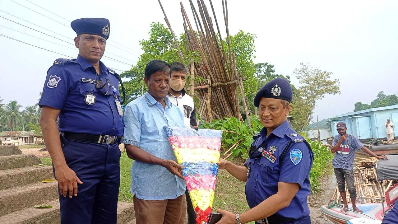 পুলিশ সুপার মীর মোদ্দাছ্ছের হোসেনের বাঘাইছড়ি থানা পরিদর্শন