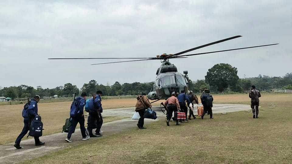 বাঘাইছড়িতে দুর্গম নির্বাচনকেন্দ্রে যাতায়তের জন্য ব্যবহার হচ্ছে হেলিকাপ্টার