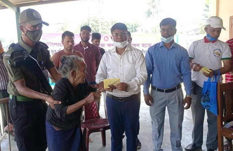 বাঘাইছড়িতে গরিব অসহায়, দুঃস্থ পরিবার ও দরিদ্র শিক্ষার্থীদের নগদ অর্থ প্রদান