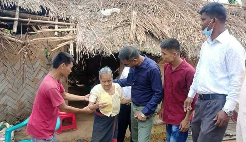 বাঘাইছড়িতে কালবৈশাখী ঝড়ে ক্ষতিগ্রস্তদের জন্য জেলা প্রশাসকের মহানুভবতা