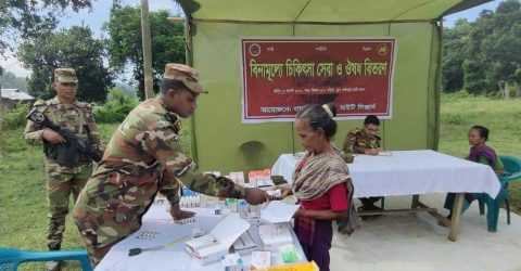 সাজেকে দুর্গম এলাকায় সেনাবাহিনীর চিকিৎসা সেবা ও ঔষদ বিতরণ