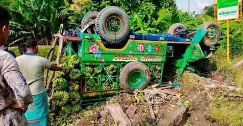 সাজেকে সড়ক জীপগাড়ি উল্টে দুর্ঘটনায় নিহত-২