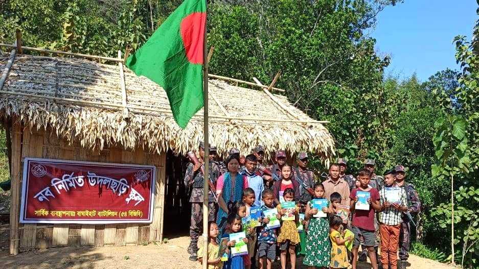 সাজেকের দুর্গম উদলছড়িতে স্কুল প্রতিষ্ঠা করলো ৫৪ বিজিবি