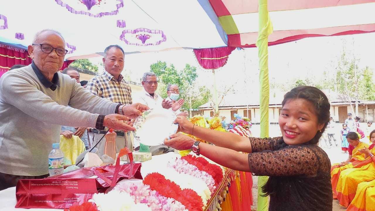 উগলছড়ি উচ্চ বিদ্যালয়ে নবীন বরণ পুরস্কার বিতরণ ও বিদায় সংবর্ধনা সভা অনুষ্ঠিত