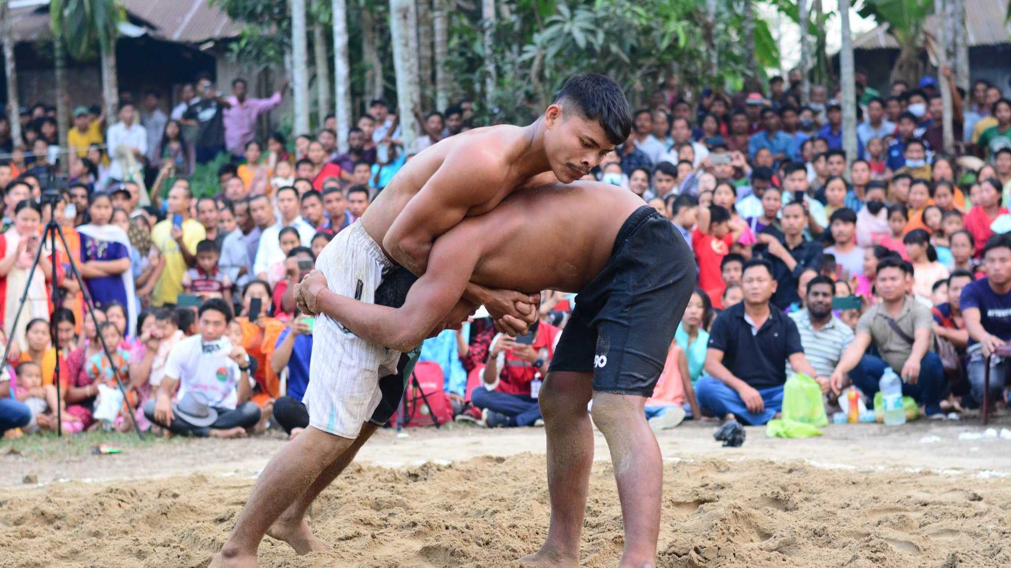 জীবঙ্গছড়ায় বলি খেলায় চ্যাম্পিয়ন বরাদমের রুবেল চাকমা