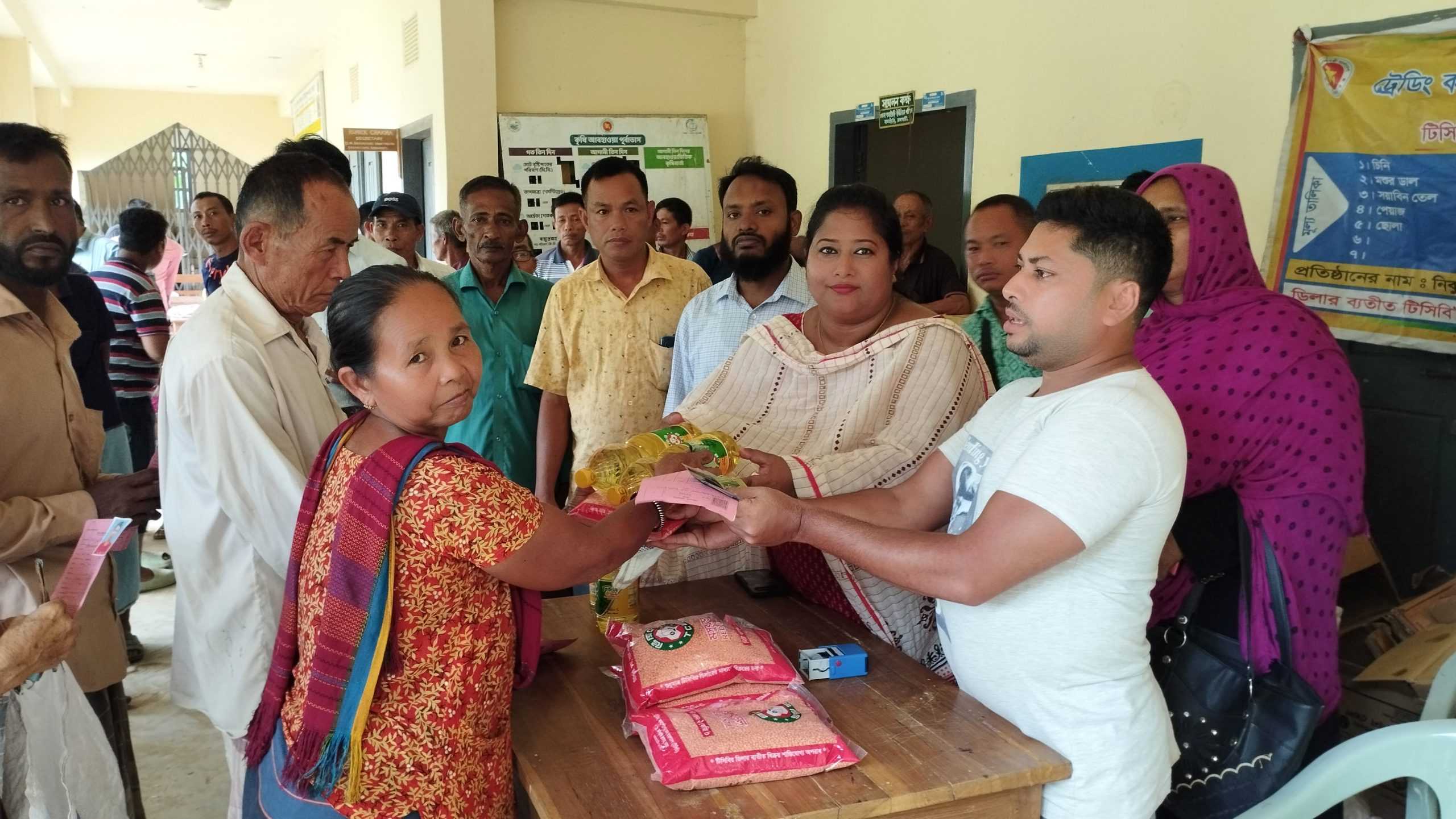 বাঘাইছড়িতে টিসিবির পণ্য ক্রয়ের সুবিধা পাচ্ছে কার্ডধারী ১৭৫৫৪ পরিবার