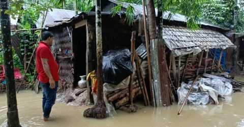 নিচু এলাকার আবাদি জমি ও রাস্তাঘাট তলিয়ে গেছে