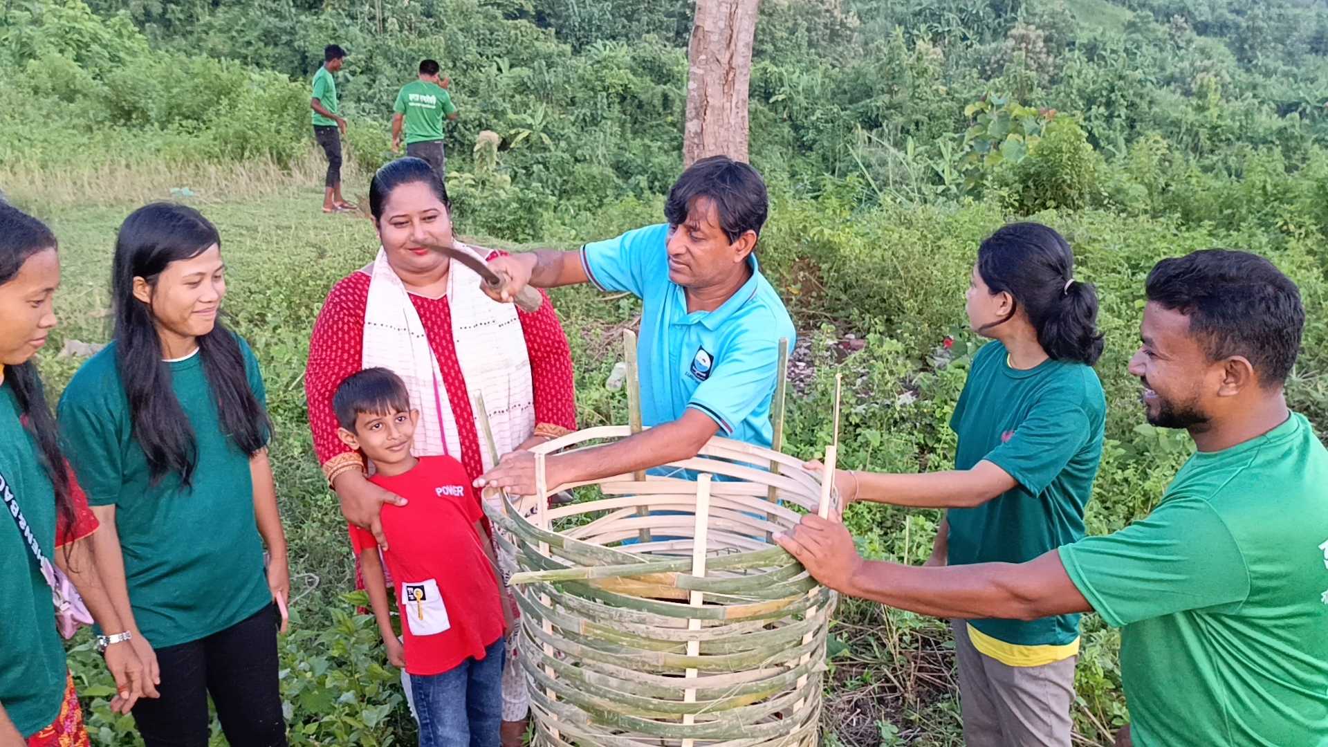 পাঁচ শতাধীক কৃষ্ণচূড়া গাছের চারা রোপনের উদ্যোগ নিয়েছেন ইউ এন ও রুমানা আক্তার