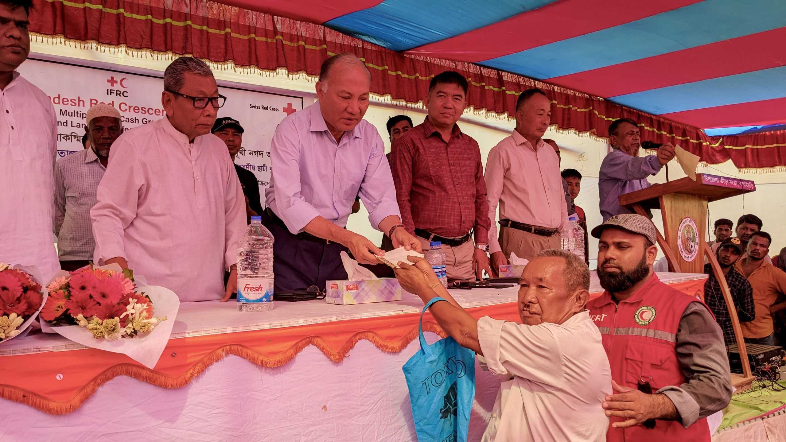 বাঘাইছড়িতে রেড ক্রিসেন্ট সোসাইটির বহুমূখী সহায়তা প্রদান