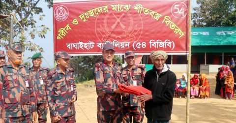 সাজেকে শতাধিক পরিবারে ৫৪ বিজিবির শীতবস্ত্র বিতরণ